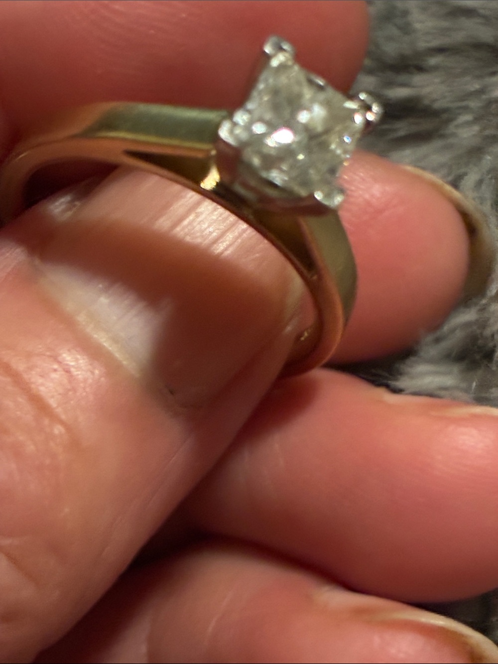 14 K Yellow Gold  Ring ,Princess-Cut Natural Diamonds 💎 approx 1 ctw clear seri
